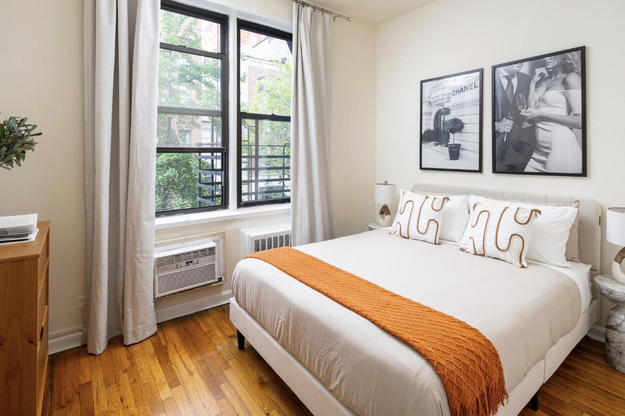 Cozy In The Upper East Side New York